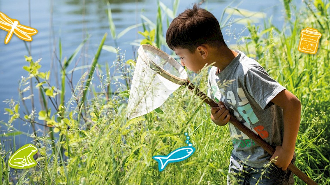 Kinderen onderzoeken waterkwaliteit sloot